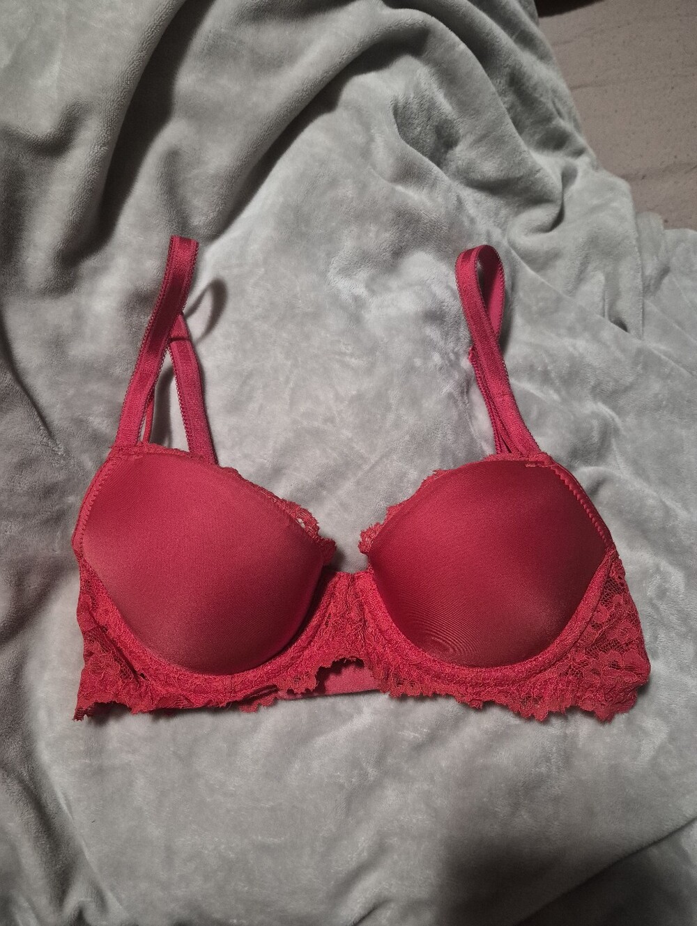 NWOT Victoria's Secret Dream Angels Lightly Lined Demi Bra Red Lace 30A